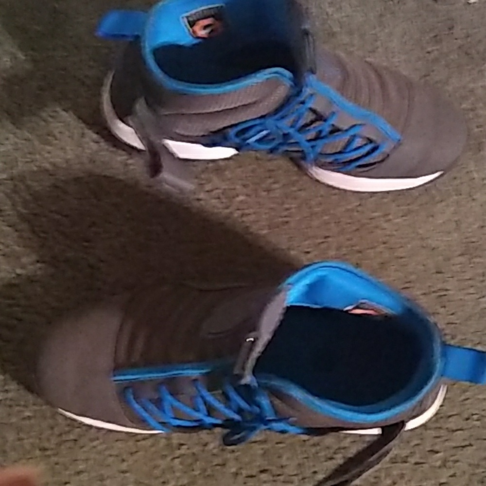 Use sneakers - Picture 2 of 3
